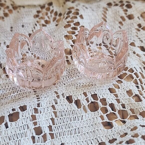 Vintage Salt Cellars Pair Of 2 Tulip Salt Cellars Pale Pink Glass - Picture 1 of 8